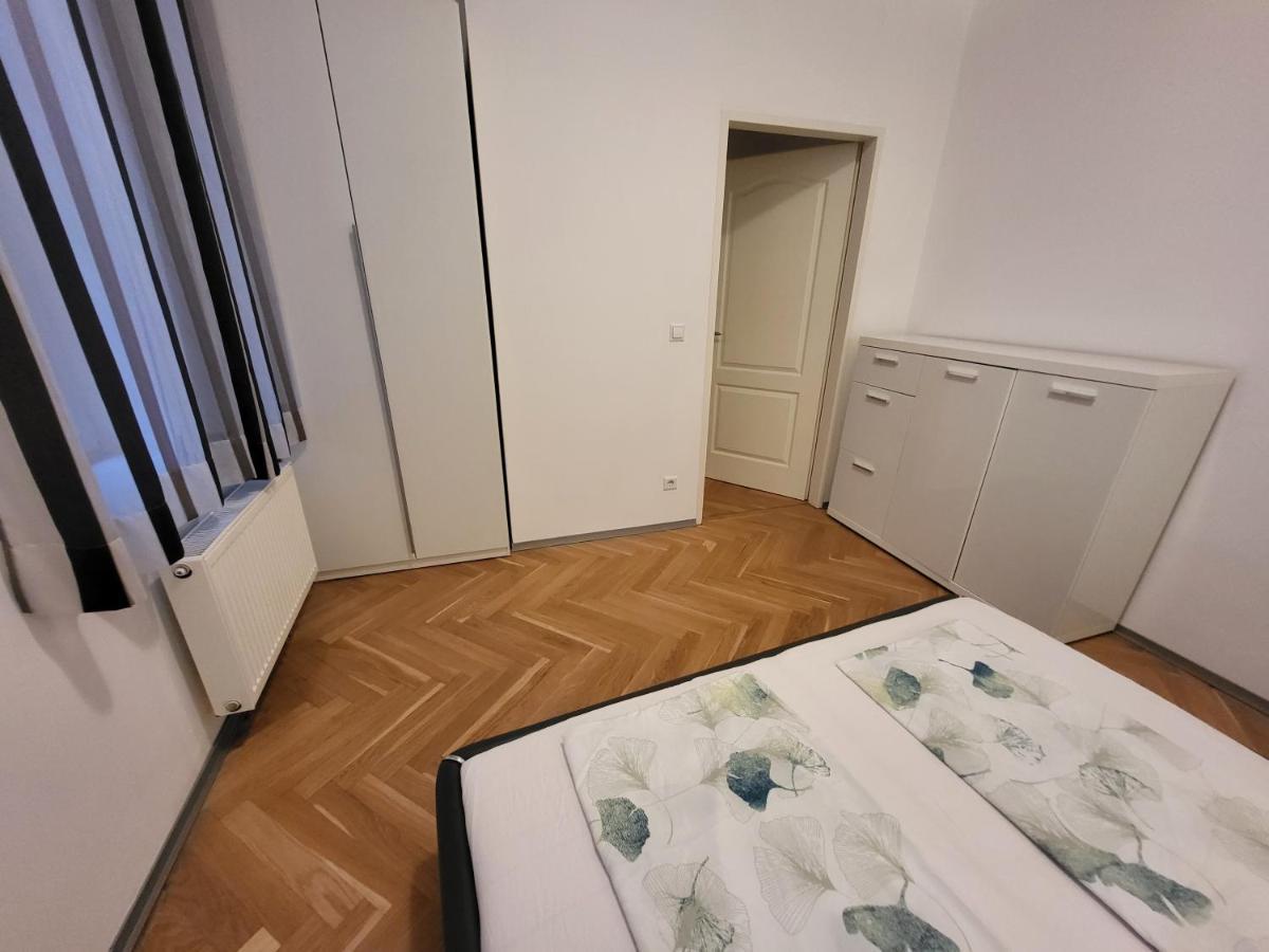 Cozynite Premium Apartment Hundertwasser Wina Bagian luar foto