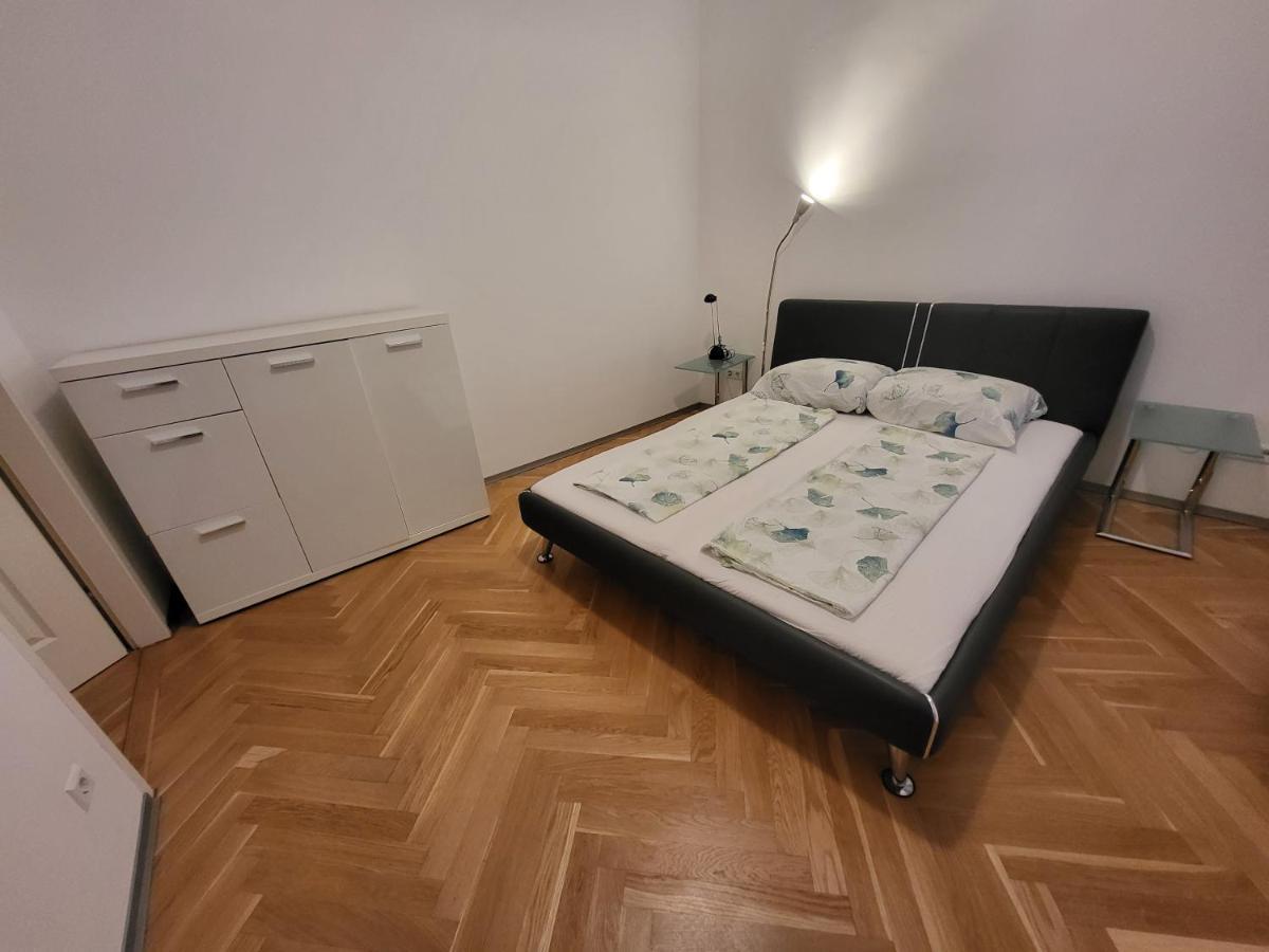 Cozynite Premium Apartment Hundertwasser Wina Bagian luar foto