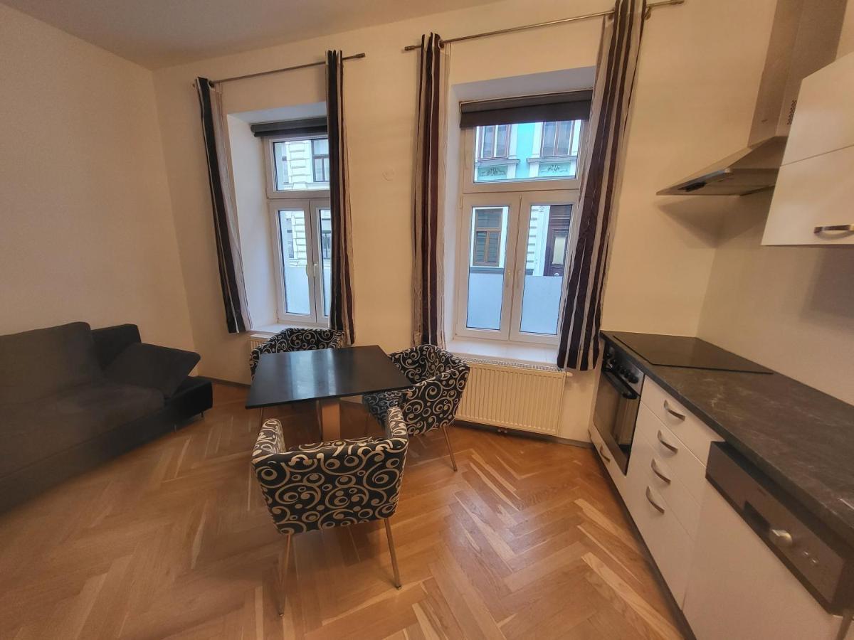 Cozynite Premium Apartment Hundertwasser Wina Bagian luar foto